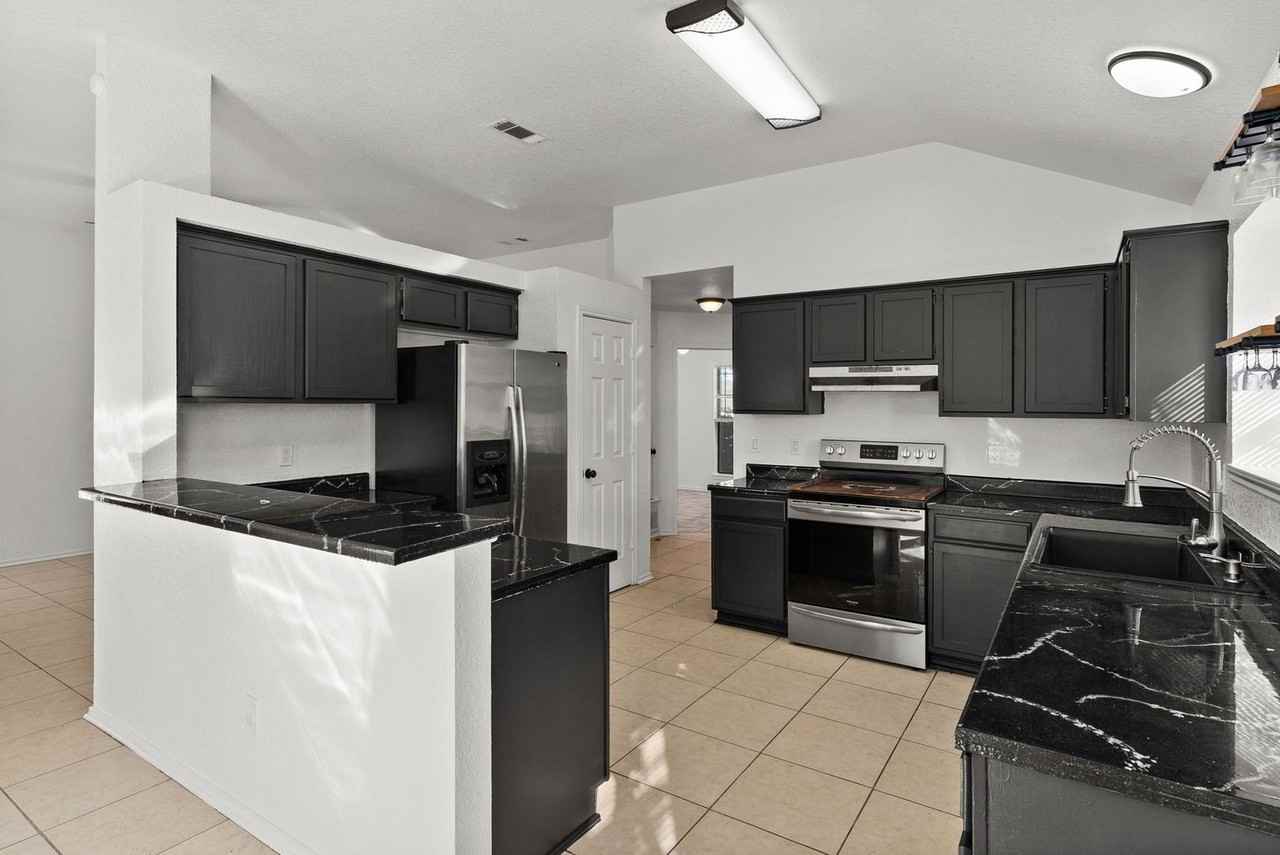 4803 Topsey Dr - Photo 4 of 15