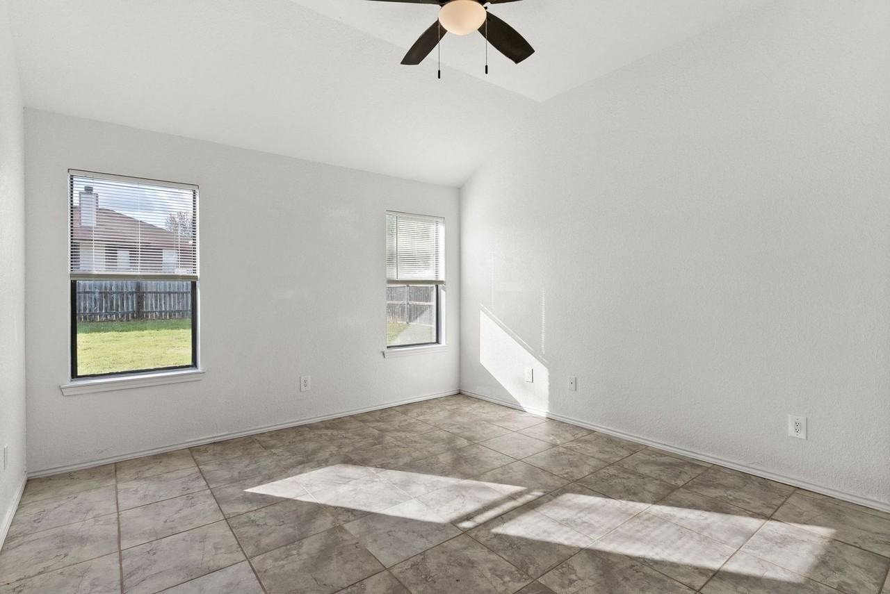 4803 Topsey Dr - Photo 7 of 15