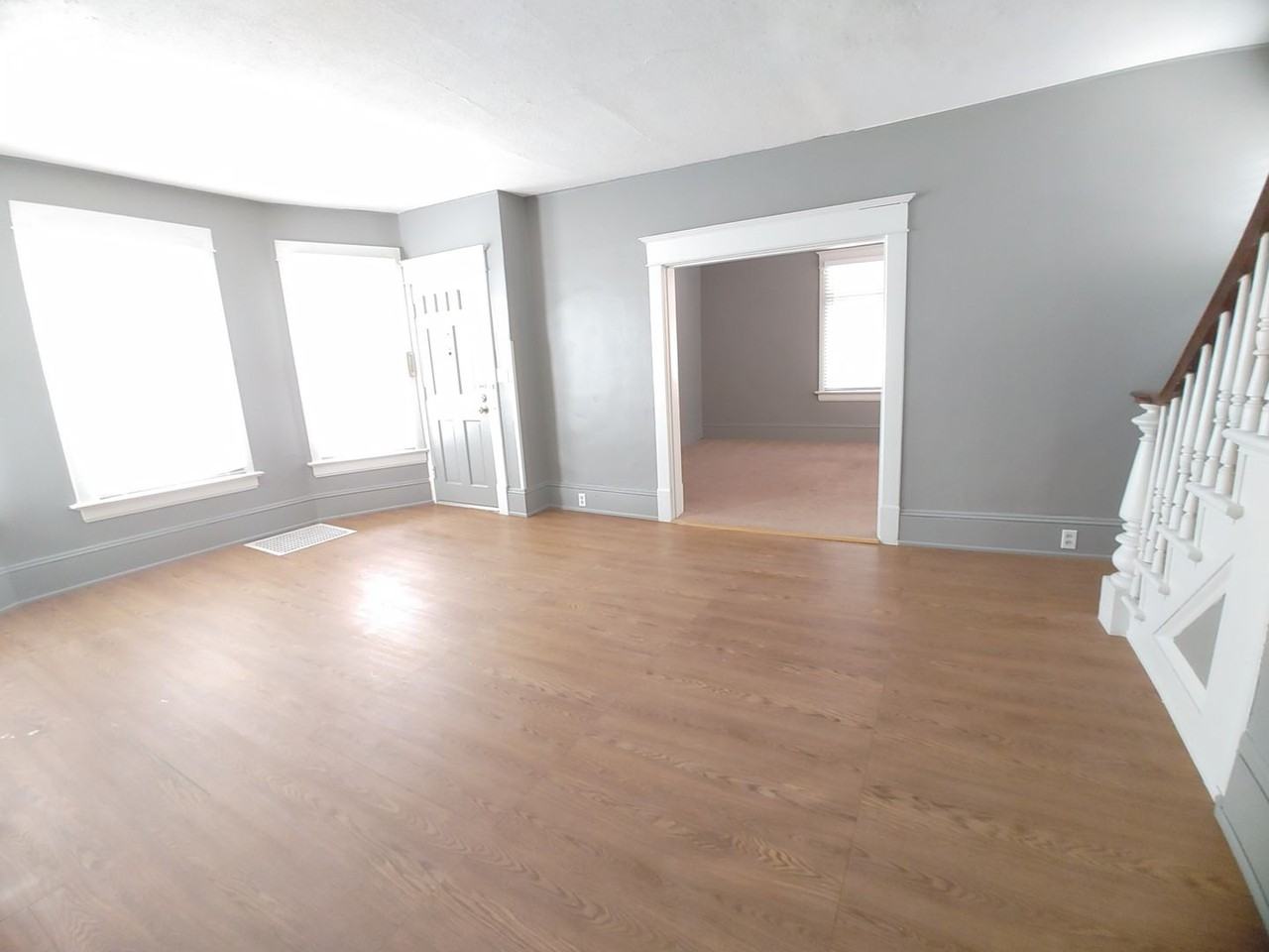 918 N Oak St - Photo 2 of 9