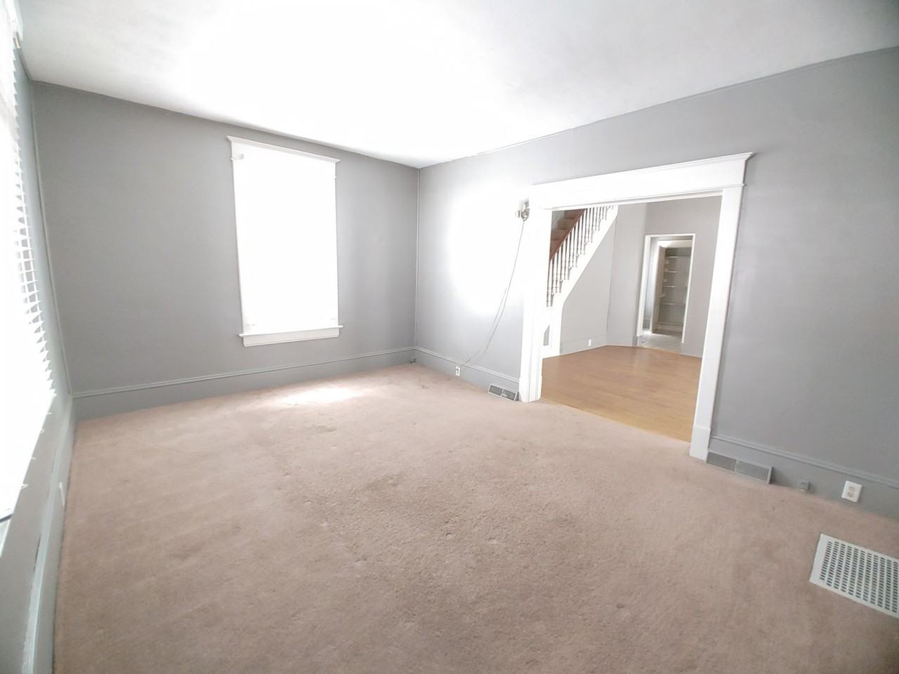 918 N Oak St - Photo 3 of 9