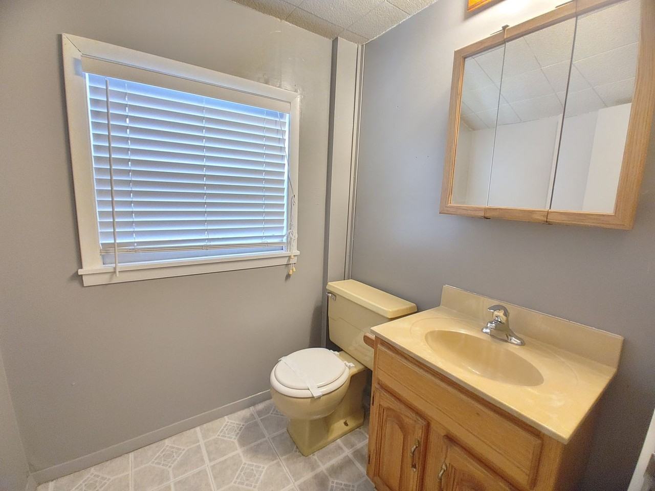 918 N Oak St - Photo 5 of 9