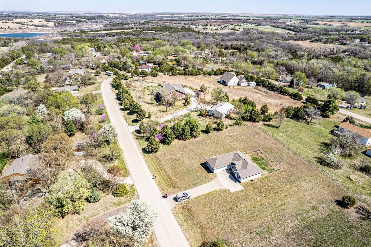 9016 Ridge Ln - Photo 2 of 29