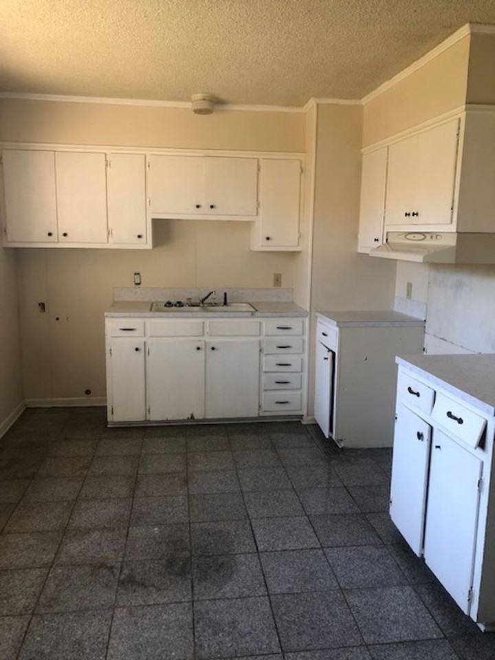 933 Landry St - Photo 2 of 12
