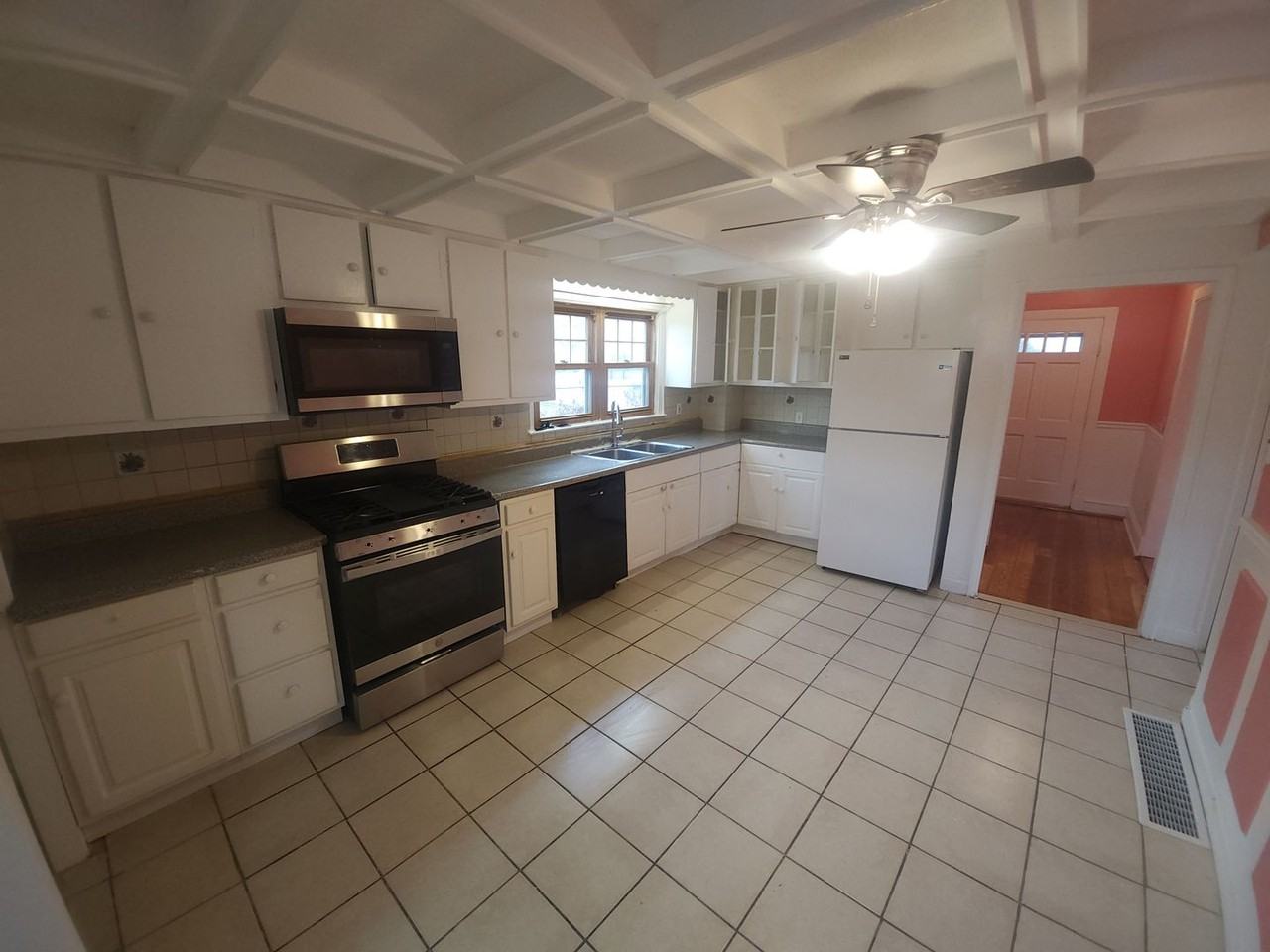 10 Cheever St - Photo 3 of 16