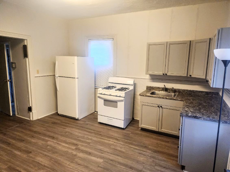 228 E Harrison St #2 - Photo 2 of 7