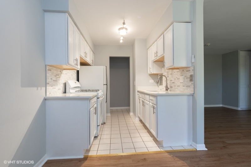 1660 Green Bay Road - Photo 2 of 6