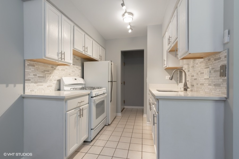 1660 Green Bay Road - Photo 3 of 6