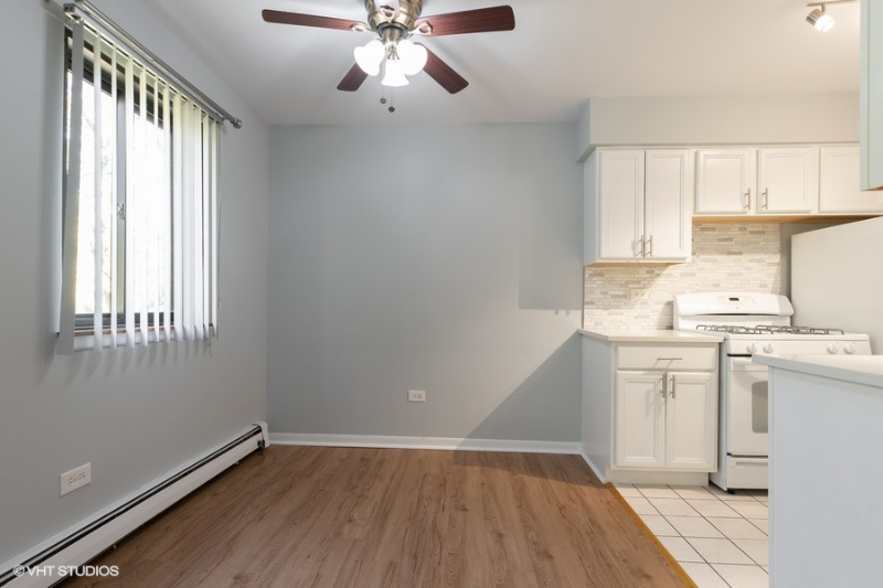 1660 Green Bay Road - Photo 4 of 6