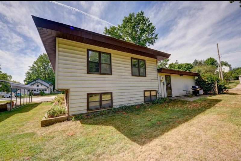 203 E College St - Photo 2 of 25