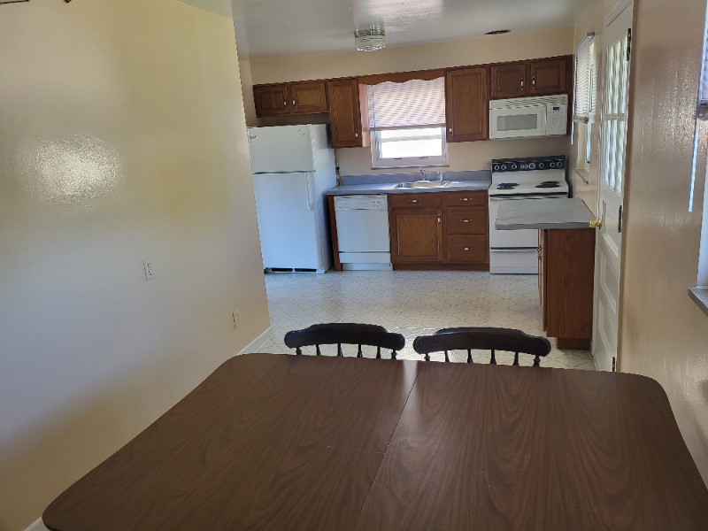 97 Pennsylvania Blvd - Photo 2 of 11