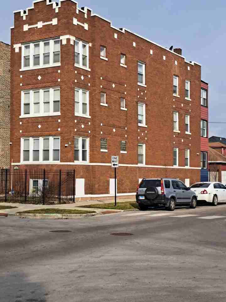 5500 W Gladys Ave #2 - Photo 3 of 6