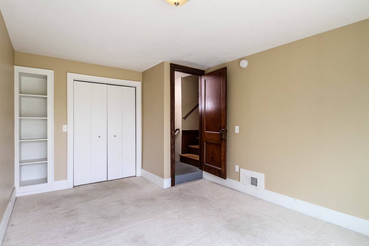 1135 Crescent St Ne #NA - Photo 7 of 39