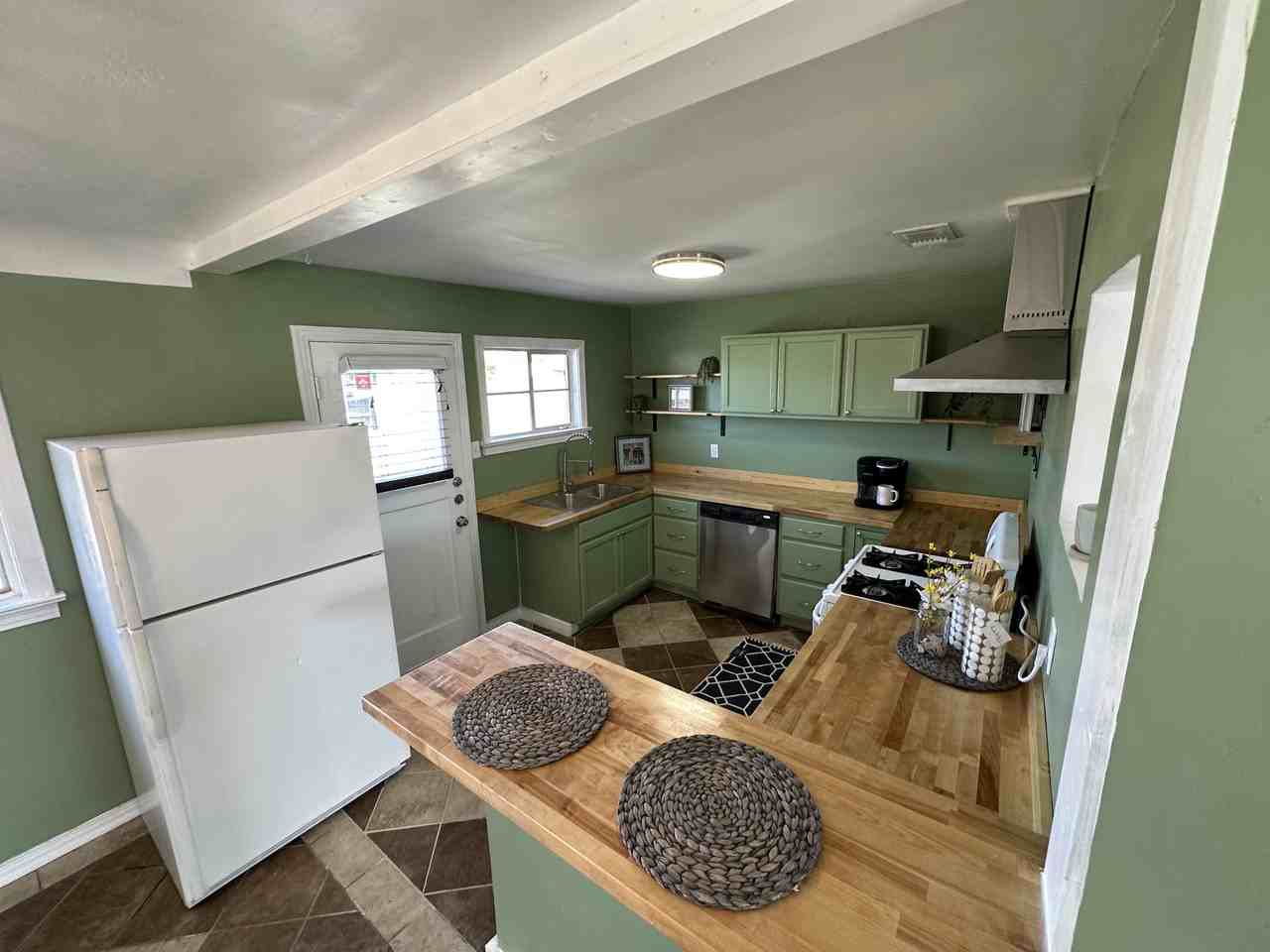 3202 Thomas Ave #NA - Photo 3 of 12