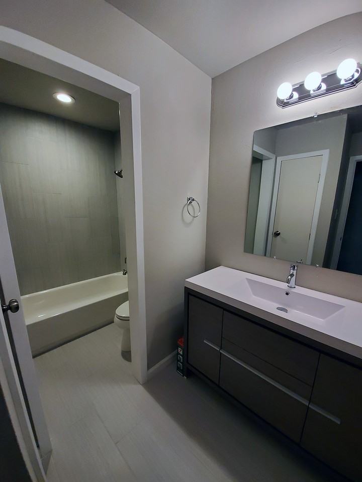 2702 Mulford Cv #B - Photo 6 of 20