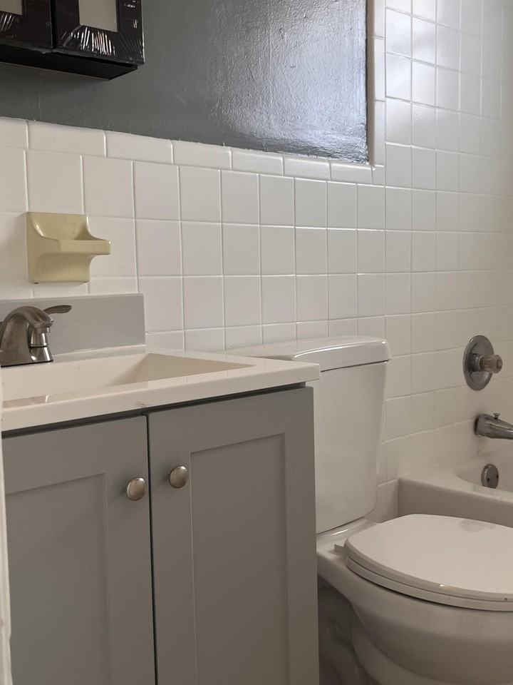 2258 Northwest 83rd Street - 1Unit B #1 - Photo 5 of 8