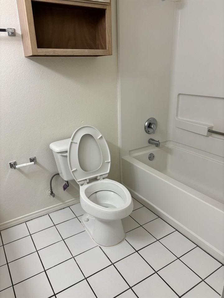 902 S Loop 499- I-6 #I6 - Photo 7 of 24