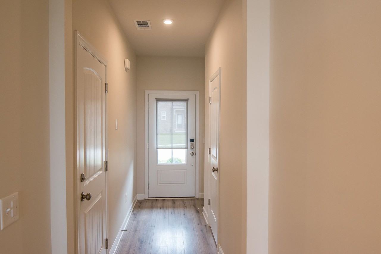 555 Becks Pl - Photo 3 of 23