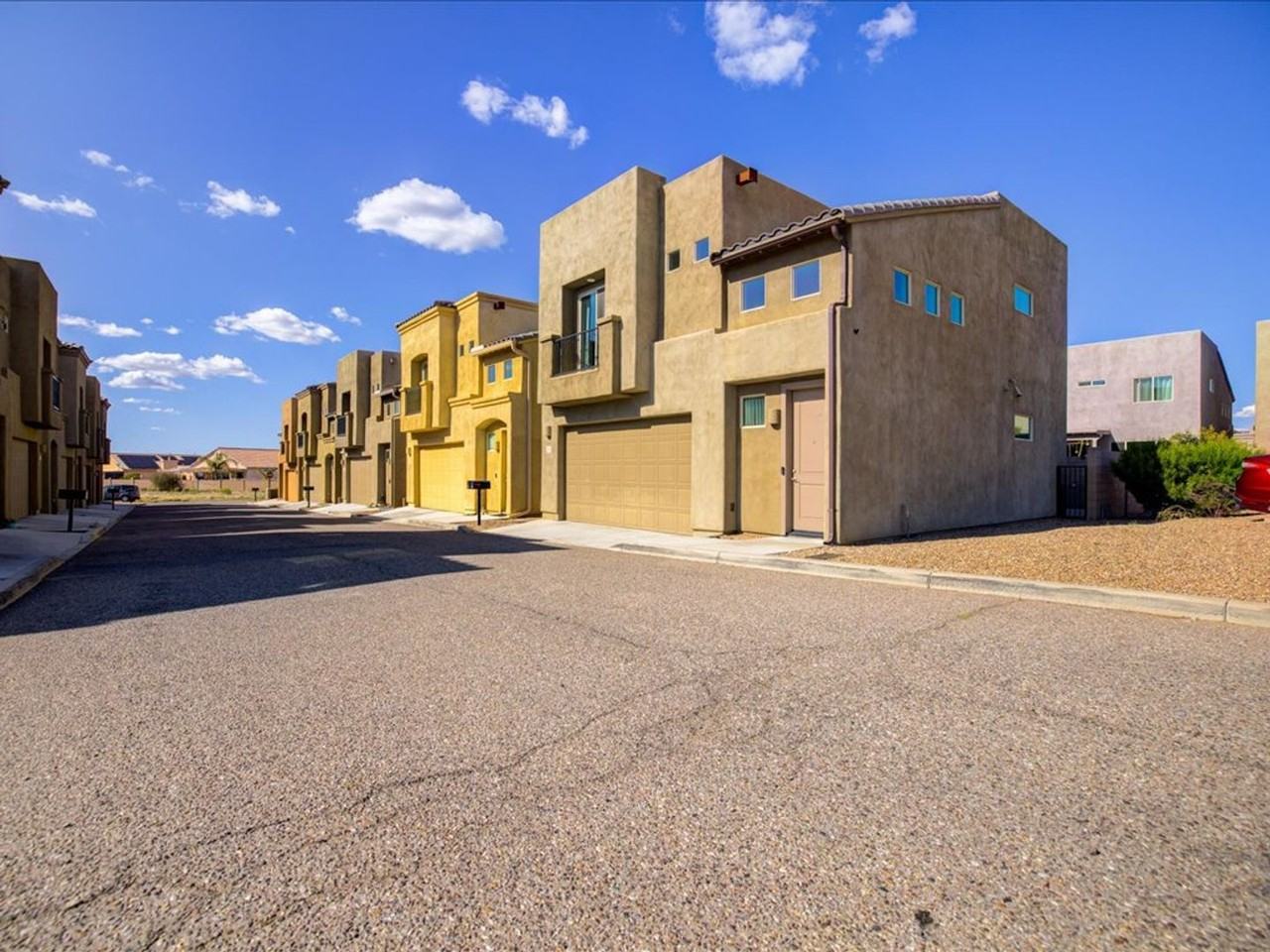 241 E Imperial Ct - Photo 2 of 31
