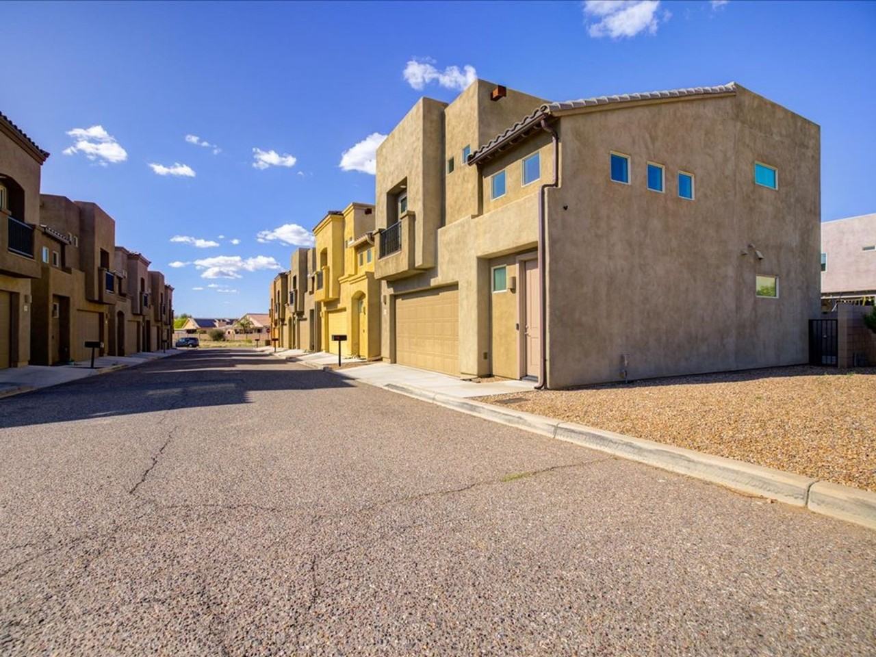 241 E Imperial Ct - Photo 3 of 31