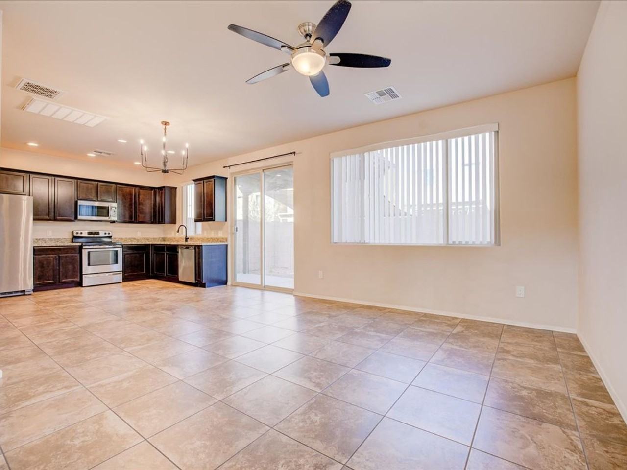 241 E Imperial Ct - Photo 4 of 31