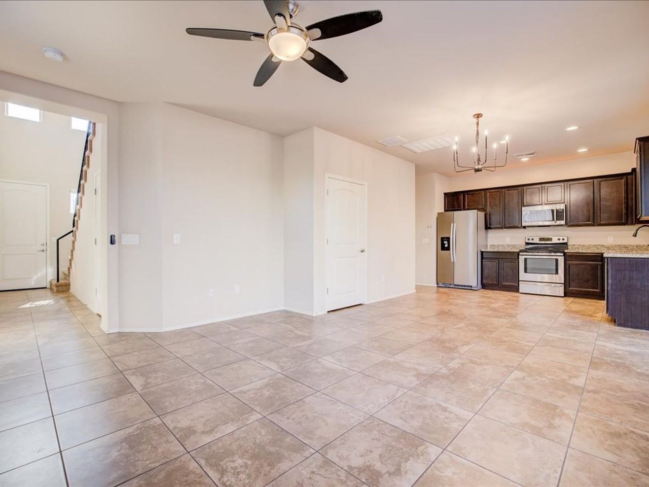 241 E Imperial Ct - Photo 5 of 31