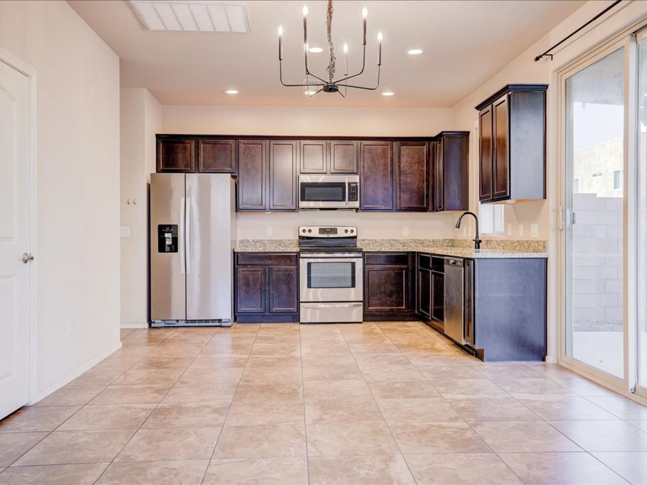 241 E Imperial Ct - Photo 6 of 31
