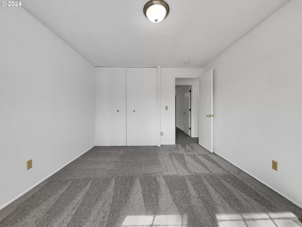 3225 Northeast 5th Street - Photo 3 of 10