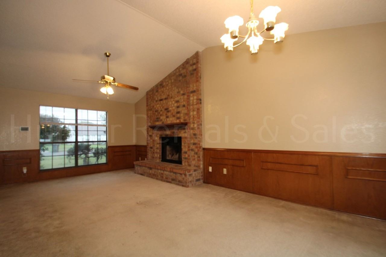 1905 Meadowbrook Dr - Photo 4 of 22
