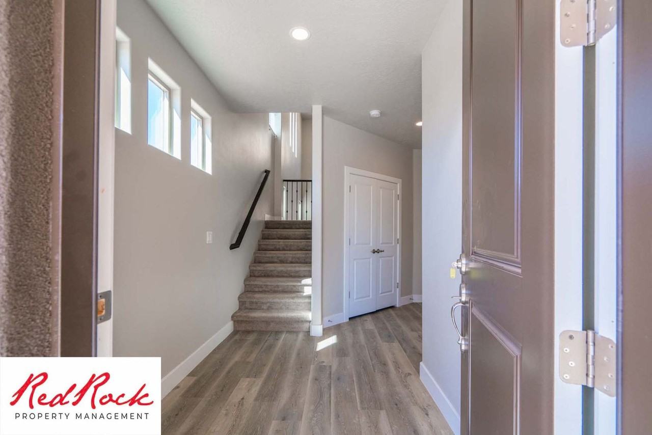 488 W 540 N - Photo 4 of 50