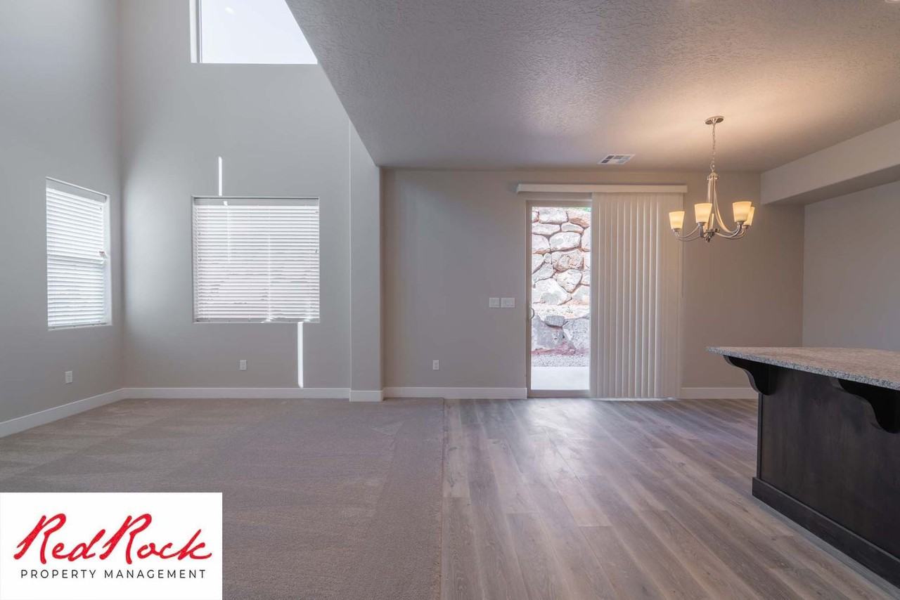 488 W 540 N - Photo 3 of 50