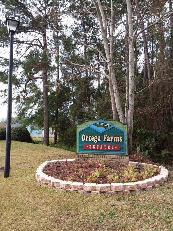 5050 Acre Estates Dr W - Photo 2 of 14