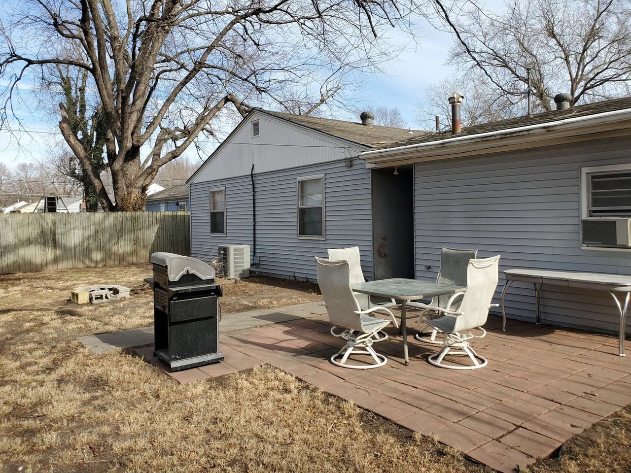 2413 Sw Madeline Ln - Photo 3 of 26