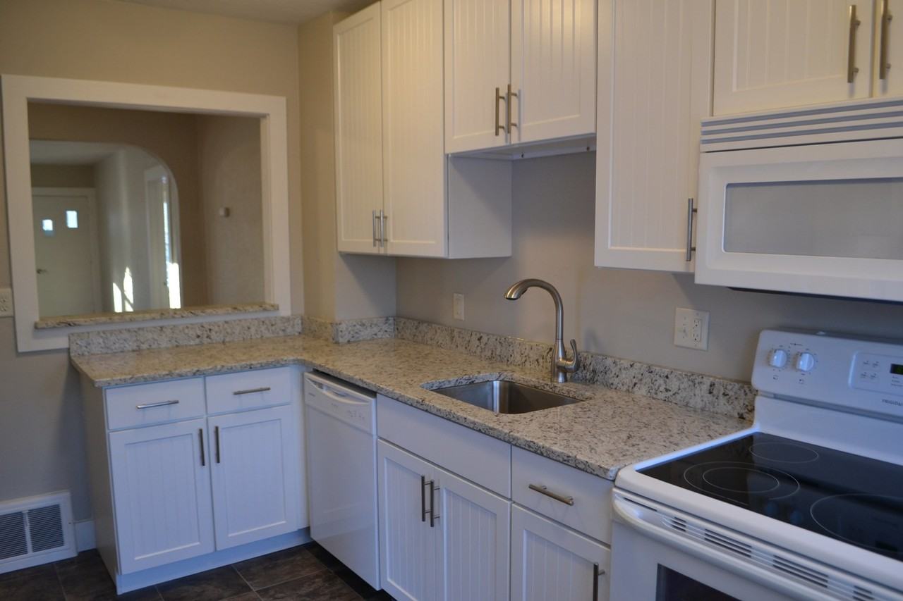 1312 W 10th St - Photo 2 of 18