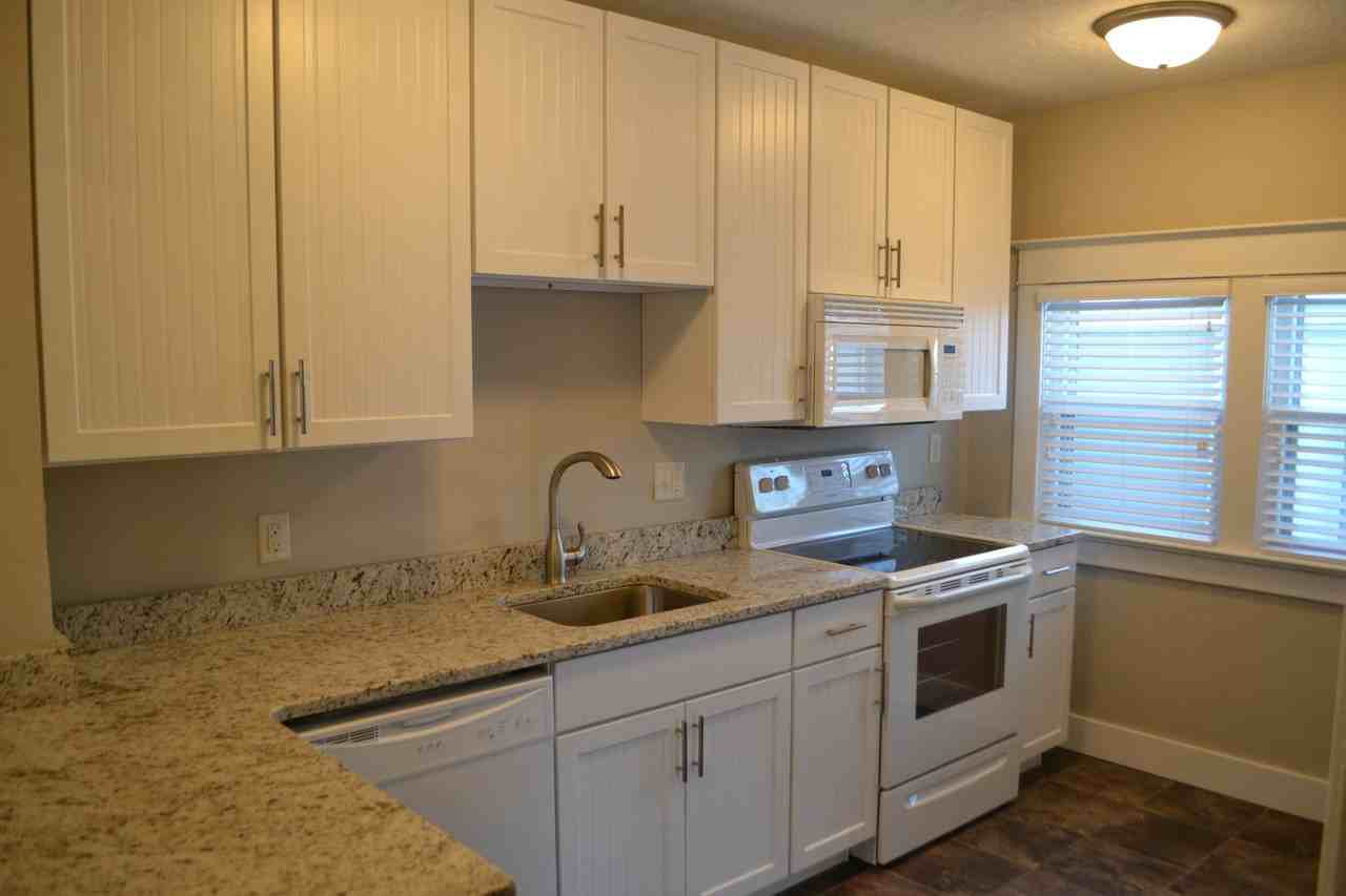 1312 W 10th St - Photo 3 of 18