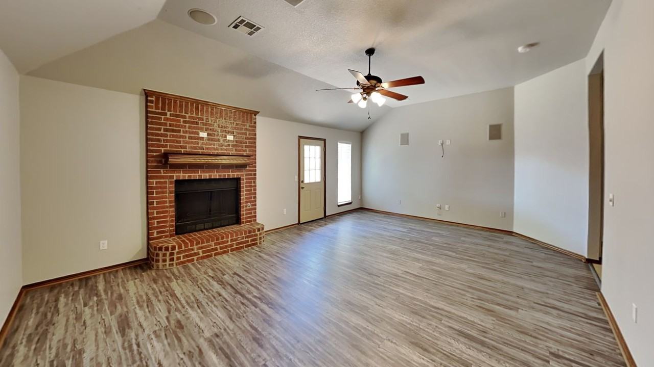 2212 Nw 157th Ter - Photo 4 of 20