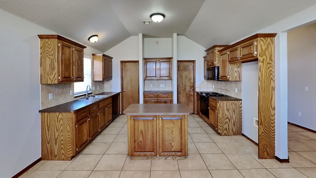 2212 Nw 157th Ter - Photo 5 of 20