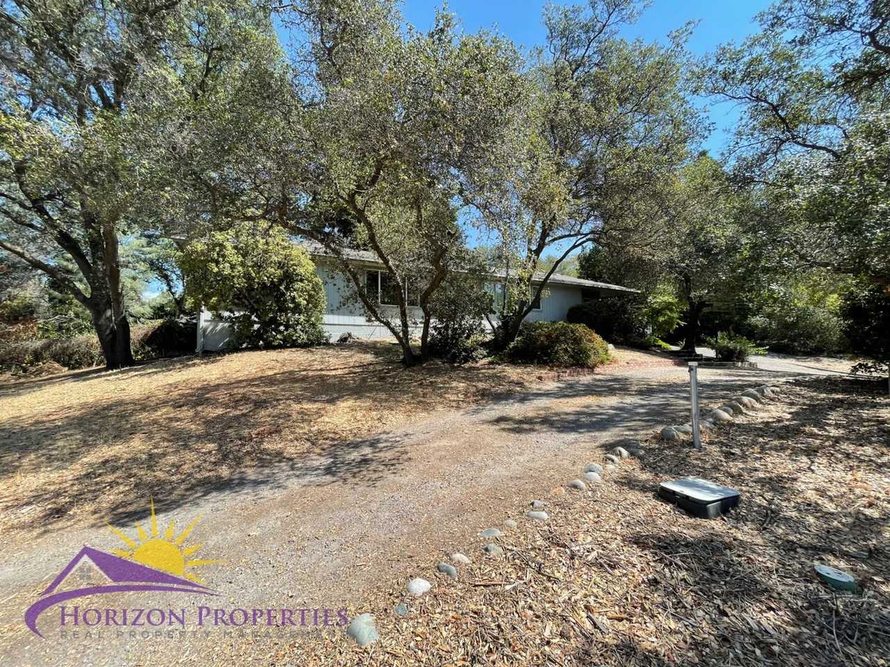 8305 Oak Knoll Dr - Photo 2 of 43