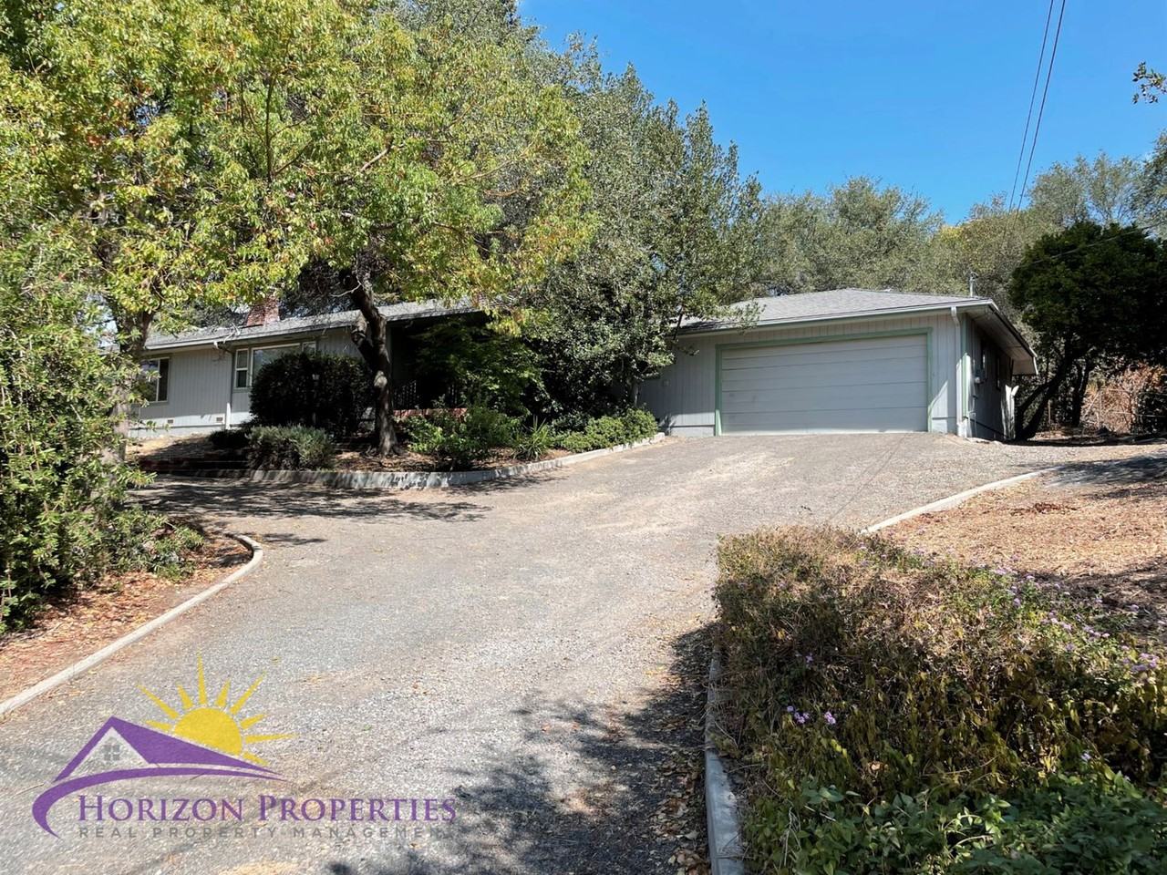 8305 Oak Knoll Dr - Photo 3 of 43