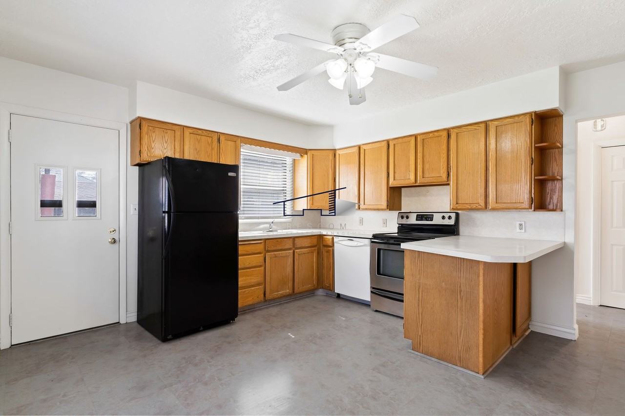 1325 Liberty Ave - Photo 2 of 22