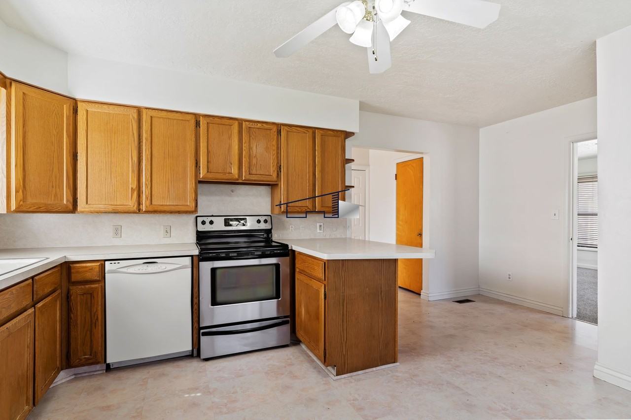 1325 Liberty Ave - Photo 3 of 22