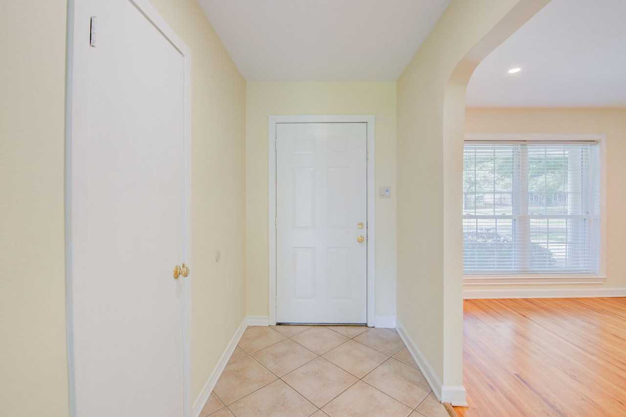 8807 Mcavoy Dr - Photo 3 of 25