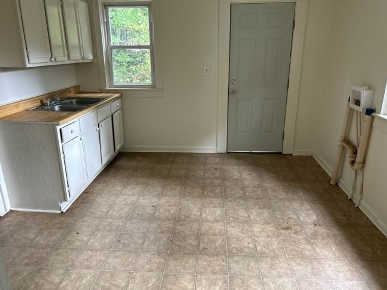 1727 Harrison Ave - Photo 3 of 5