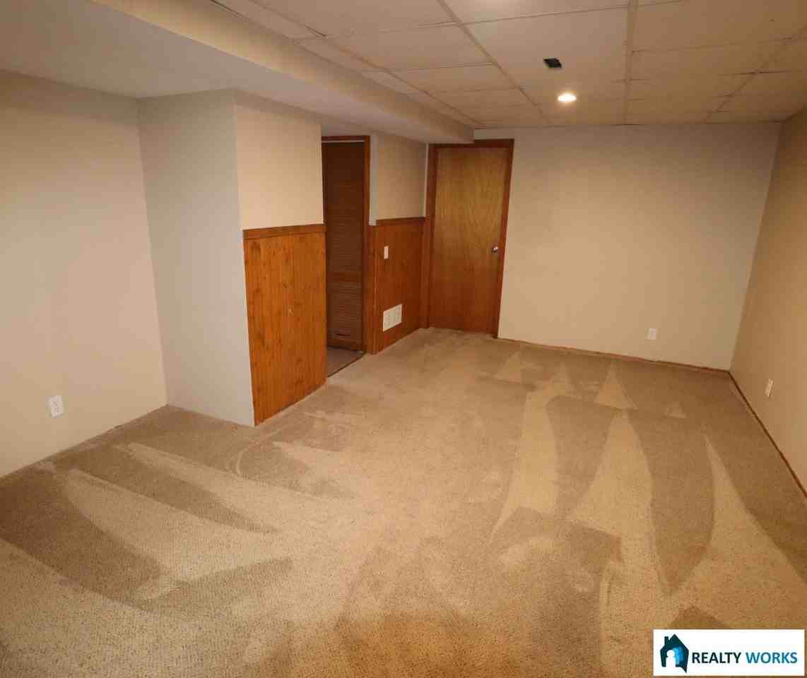 3348 S 42nd St - Photo 7 of 10