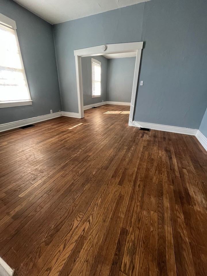 304 Cottage St - Photo 3 of 13