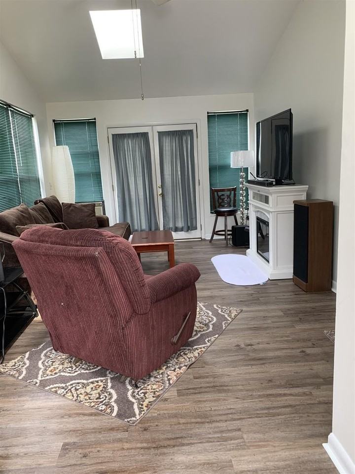 1518 Marwood Ln - Photo 2 of 4