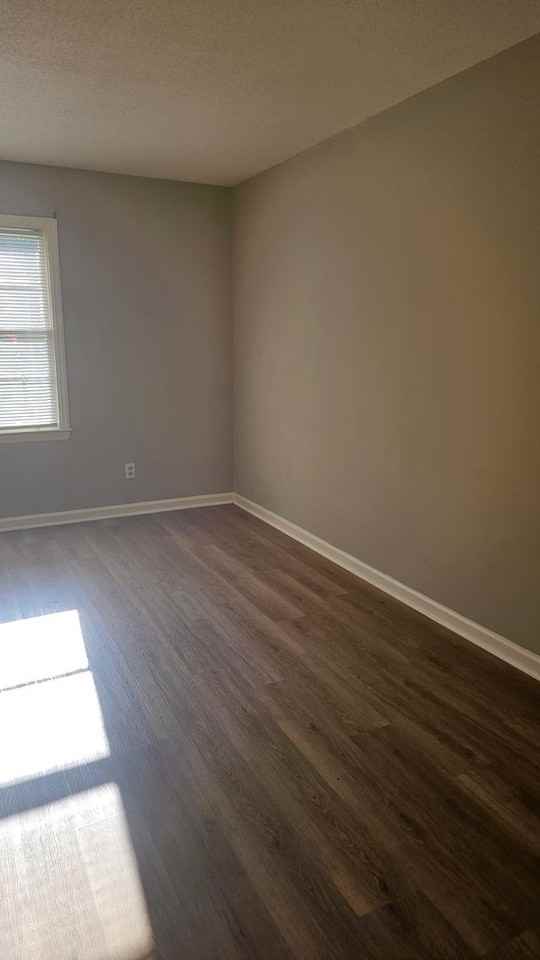 2214 Jerry Jones Dr - Photo 2 of 31