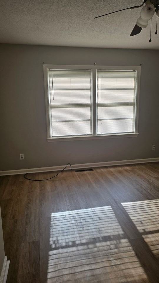 2214 Jerry Jones Dr - Photo 3 of 31