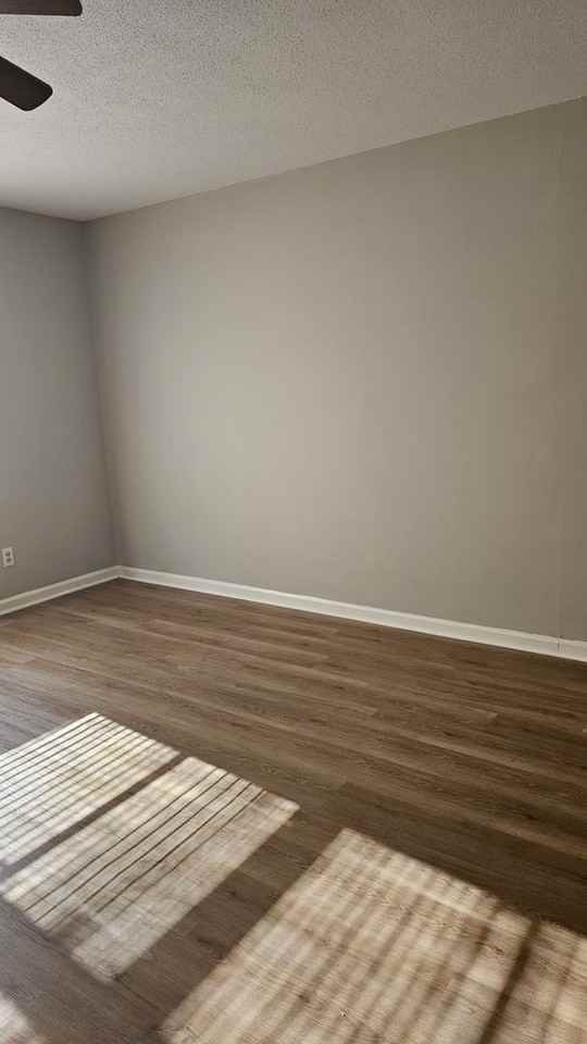 2214 Jerry Jones Dr - Photo 4 of 31