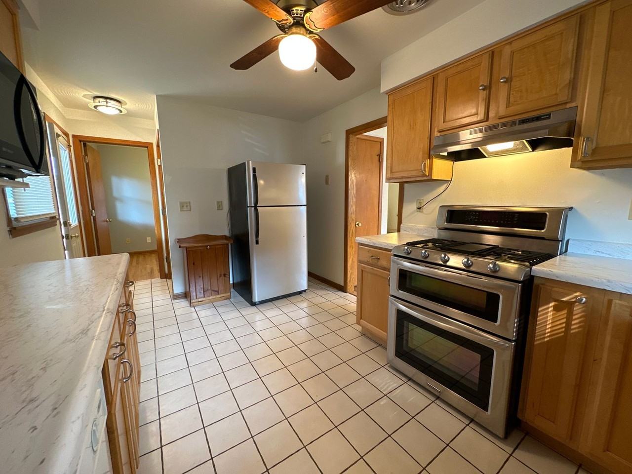 3725 Sussex Ln - Photo 2 of 20