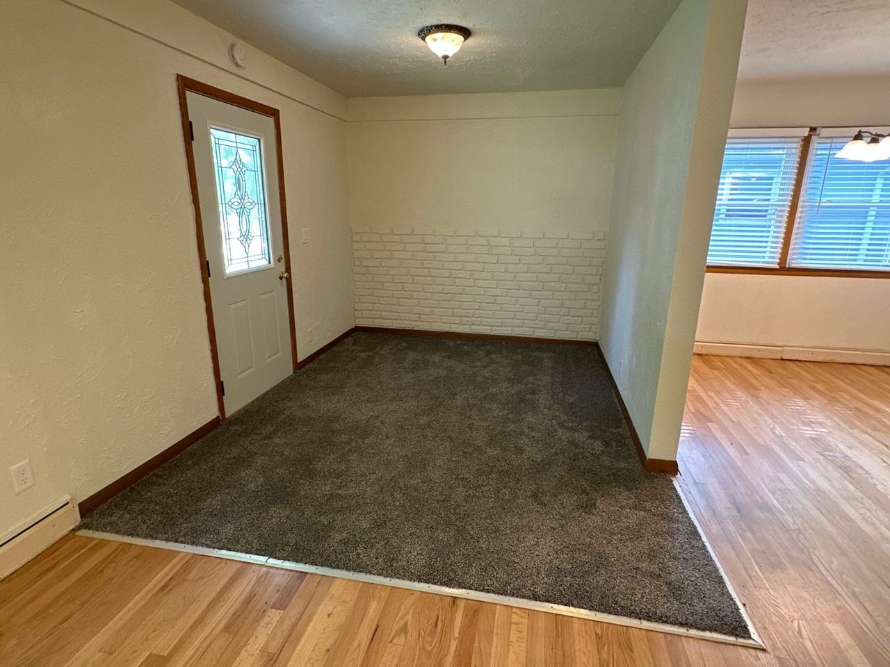 3725 Sussex Ln - Photo 4 of 20